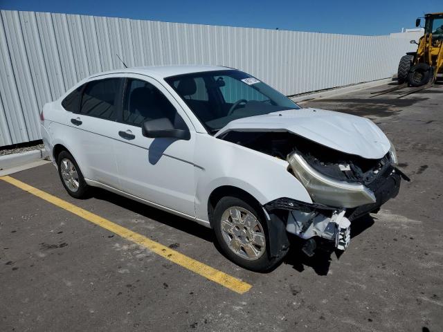 1FAHP34NX8W172766 - 2008 FORD FOCUS S/SE WHITE photo 4