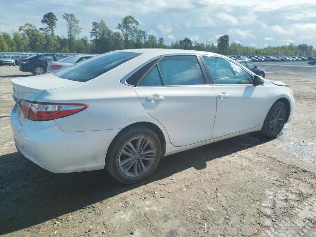 4T1BF1FK4FU108818 - 2015 TOYOTA CAMRY SE LE Beyaz fotoğraf 3