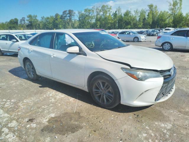4T1BF1FK4FU108818 - 2015 TOYOTA CAMRY SE LE Beyaz fotoğraf 4
