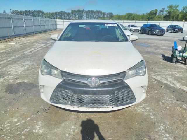 4T1BF1FK4FU108818 - 2015 TOYOTA CAMRY SE LE Beyaz fotoğraf 5