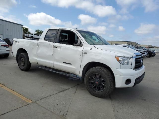 5TFUM5F13AX005611 - 2010 TOYOTA TUNDRA DOUBLE CAB SR5 WHITE photo 4