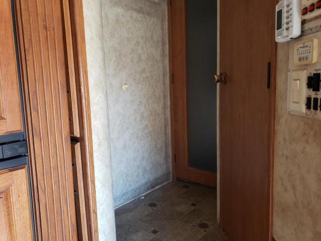 4YDF36627B4701236 - 2011 KEYSTONE MONTANA WHITE photo 5