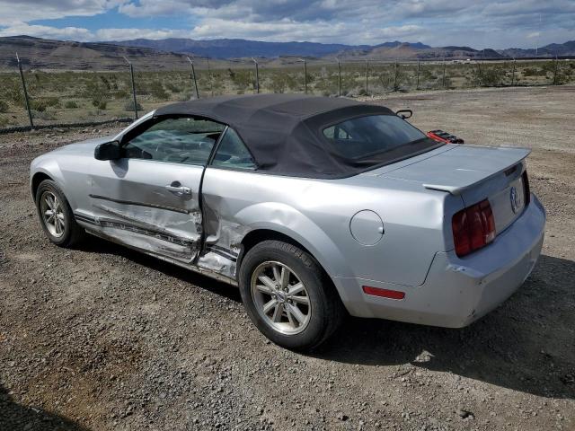 1ZVFT84N175205956 - 2007 FORD MUSTANG SILVER photo 2