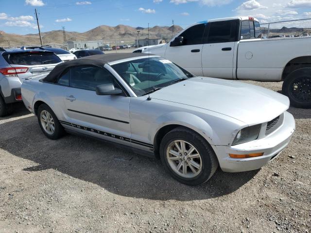 1ZVFT84N175205956 - 2007 FORD MUSTANG SILVER photo 4