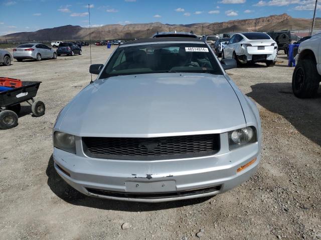 1ZVFT84N175205956 - 2007 FORD MUSTANG SILVER photo 5