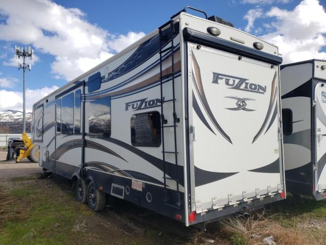 4YDF34224EF810658 - 2014 KEYSTONE FUZION WHITE photo 3