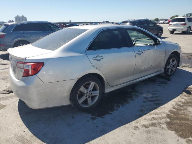 4T1BF1FK0CU173581 - 2012 TOYOTA CAMRY BASE SILVER photo 3