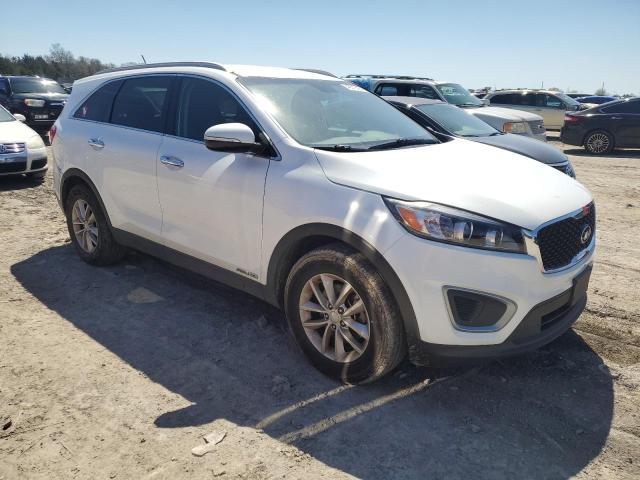 5XYPGDA52GG178458 - 2016 KIA SORENTO LX WHITE photo 4