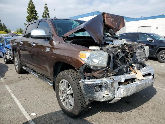 5TFGY5F12EX155250 - 2014 TOYOTA TUNDRA CREWMAX PLATINUM Braun Foto 4