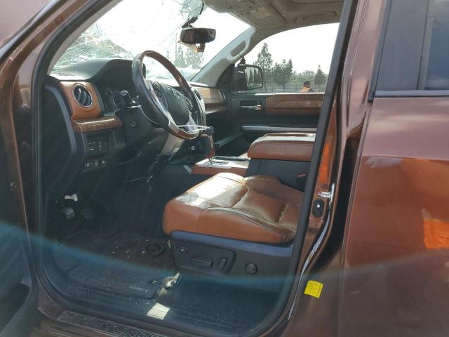 5TFGY5F12EX155250 - 2014 TOYOTA TUNDRA CREWMAX PLATINUM Braun Foto 7