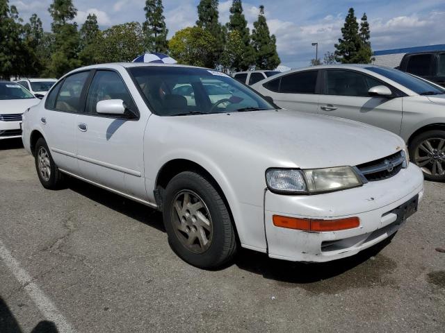 JN1CA21D0VT202384 - 1997 NISSAN MAXIMA GLE WHITE photo 4