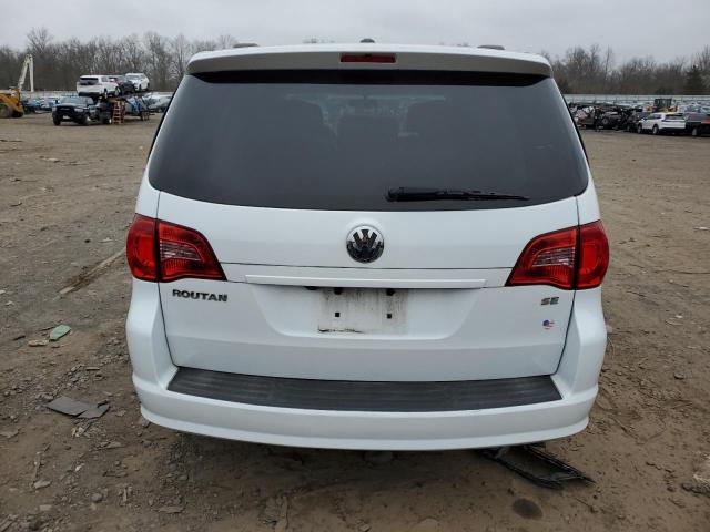 2C4RVABG5DR725453 - 2013 VOLKSWAGEN ROUTAN SE WHITE photo 6