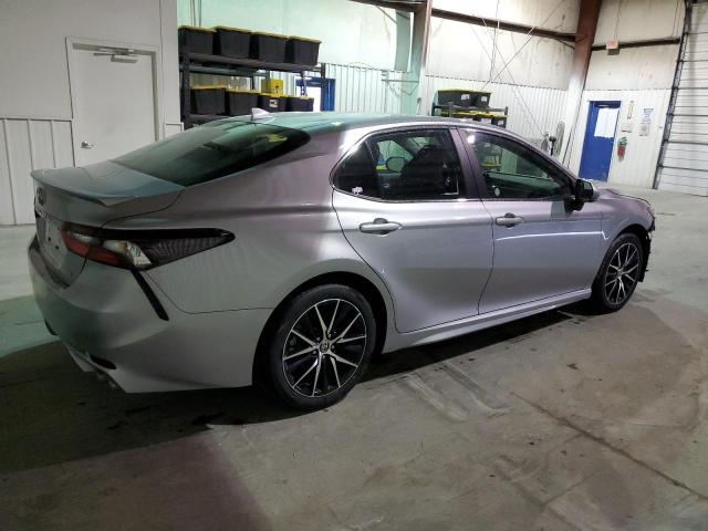 4T1G11AK7RU892413 - 2024 TOYOTA CAMRY SE NIGHT SHADE SILVER photo 3