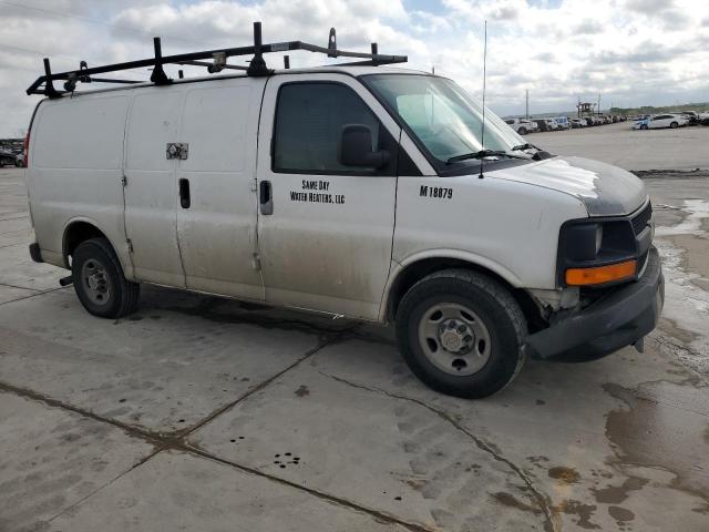 1GCWGFCA6B1161611 - 2011 CHEVROLET EXPRESS G2 WHITE photo 4