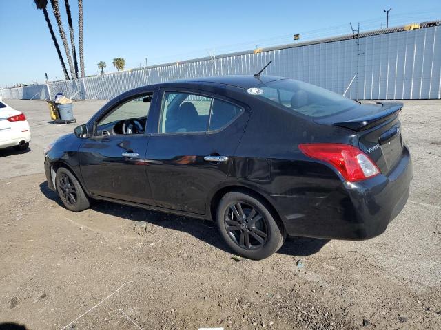 3N1CN7AP7JL821588 - 2018 NISSAN VERSA S BLACK photo 2