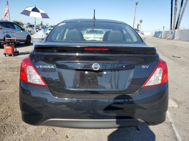 3N1CN7AP7JL821588 - 2018 NISSAN VERSA S BLACK photo 6