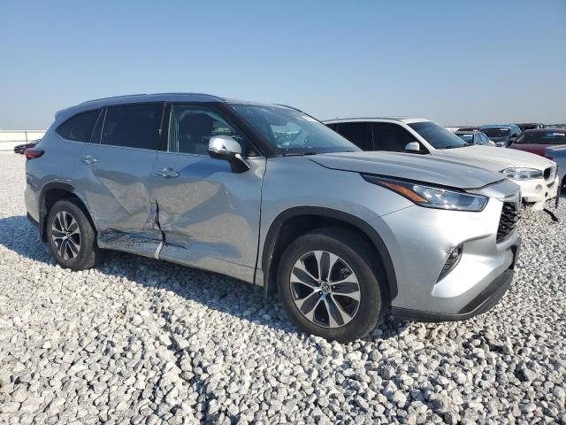 5TDGZRBH7LS517096 - 2020 TOYOTA HIGHLANDER XLE GRAY photo 4