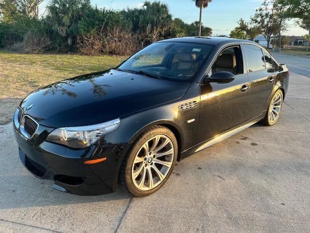 WBSNB93528CX09625 - 2008 BMW M5 BLACK photo 2