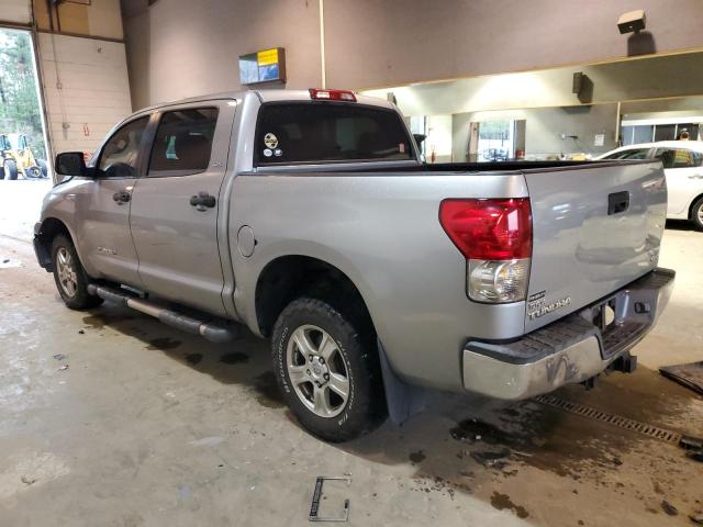 5TBDV54157S481124 - 2007 TOYOTA TUNDRA CREWMAX SR5 SILVER photo 2