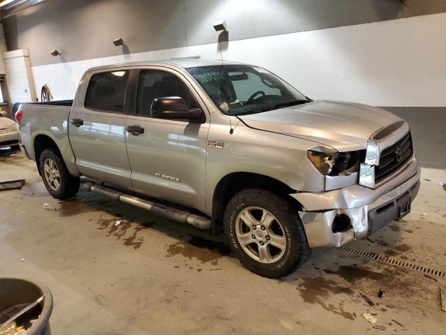 5TBDV54157S481124 - 2007 TOYOTA TUNDRA CREWMAX SR5 SILVER photo 4