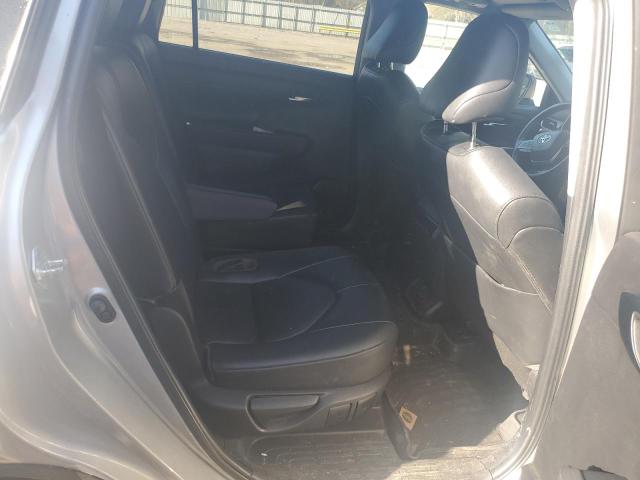 5TDGZRAH8NS118198 - 2022 TOYOTA HIGHLANDER XLE 银色 照片 11