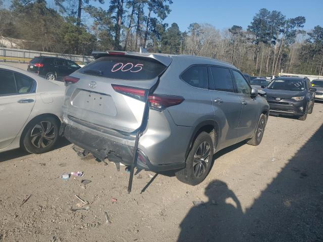 5TDGZRAH8NS118198 - 2022 TOYOTA HIGHLANDER XLE 银色 照片 3