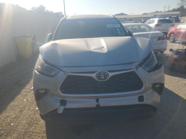 5TDGZRAH8NS118198 - 2022 TOYOTA HIGHLANDER XLE 银色 照片 5