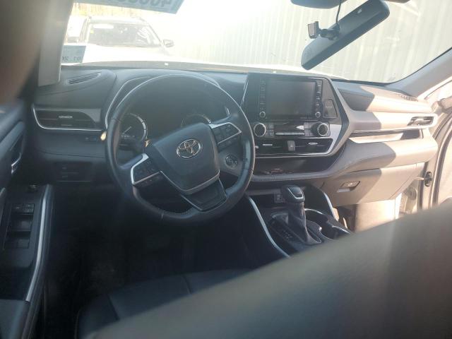 5TDGZRAH8NS118198 - 2022 TOYOTA HIGHLANDER XLE 银色 照片 8