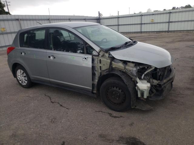 3N1BC13E09L354648 - 2009 NISSAN VERSA S SILVER photo 4