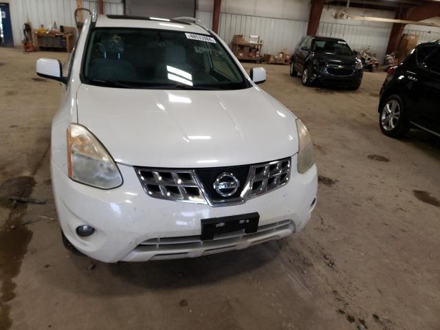 JN8AS5MV6DW608761 - 2013 NISSAN ROGUE S WHITE photo 5