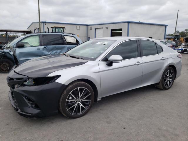 4T1G11AK5PU756441 - 2023 TOYOTA CAMRY SE NIGHT SHADE SILVER photo 1