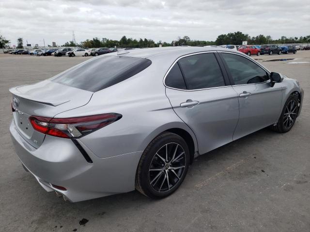 4T1G11AK5PU756441 - 2023 TOYOTA CAMRY SE NIGHT SHADE SILVER photo 3