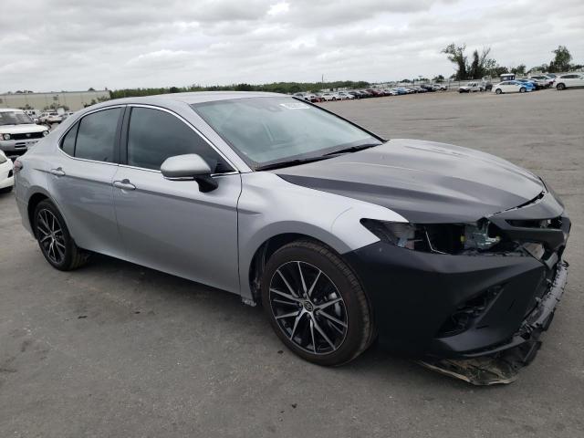 4T1G11AK5PU756441 - 2023 TOYOTA CAMRY SE NIGHT SHADE SILVER photo 4