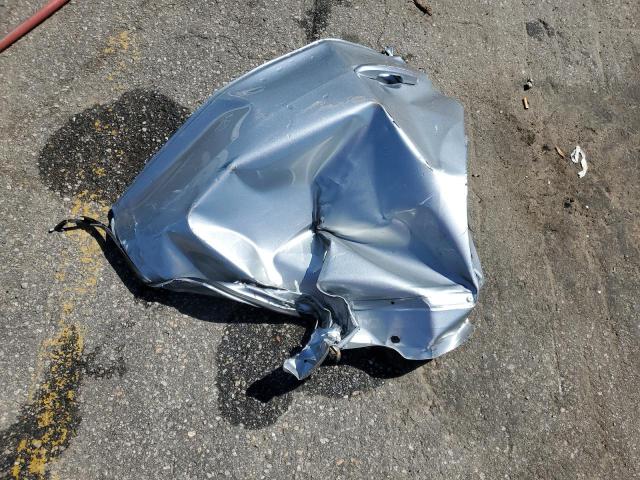 5TDGZRAH3NS131604 - 2022 TOYOTA HIGHLANDER XLE 银色 照片 12