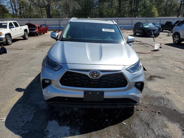 5TDGZRAH3NS131604 - 2022 TOYOTA HIGHLANDER XLE 银色 照片 5