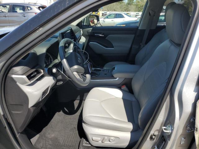 5TDGZRAH3NS131604 - 2022 TOYOTA HIGHLANDER XLE 银色 照片 7