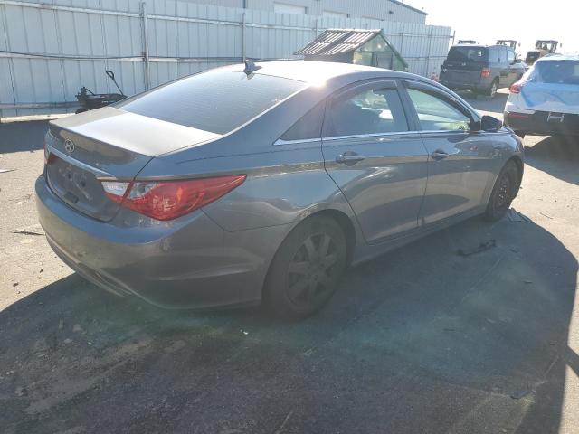 5NPEB4AC8BH073560 - 2011 HYUNDAI SONATA GLS GRAY photo 3