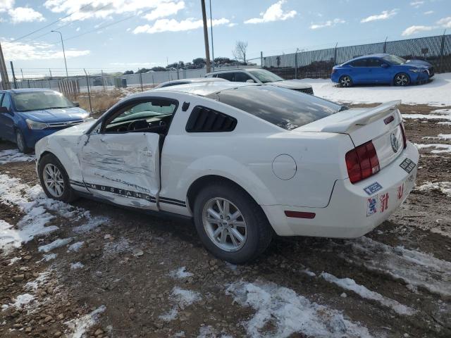 1ZVFT80NX65260989 - 2006 FORD MUSTANG WHITE photo 2
