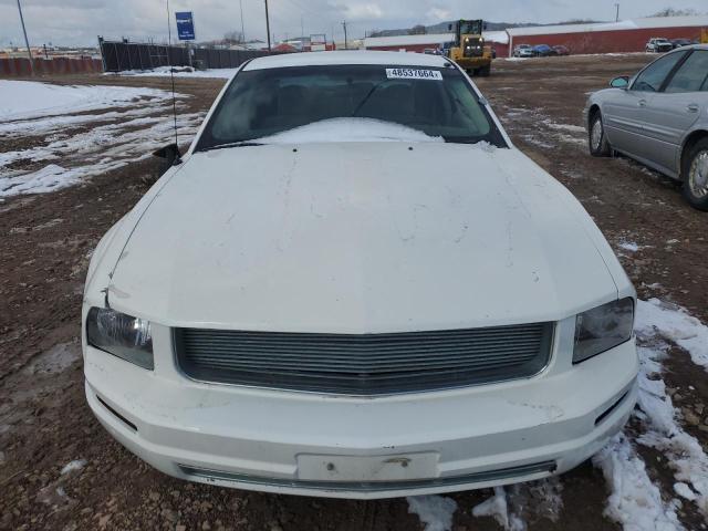 1ZVFT80NX65260989 - 2006 FORD MUSTANG WHITE photo 5