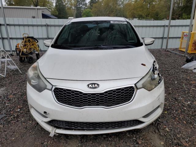 KNAFX4A66F5275333 - 2015 KIA FORTE LX WHITE photo 5