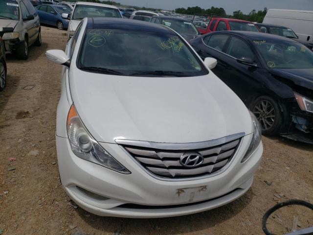 5NPEC4AB2DH690122 - 2013 HYUNDAI SONATA SE WHITE photo 9