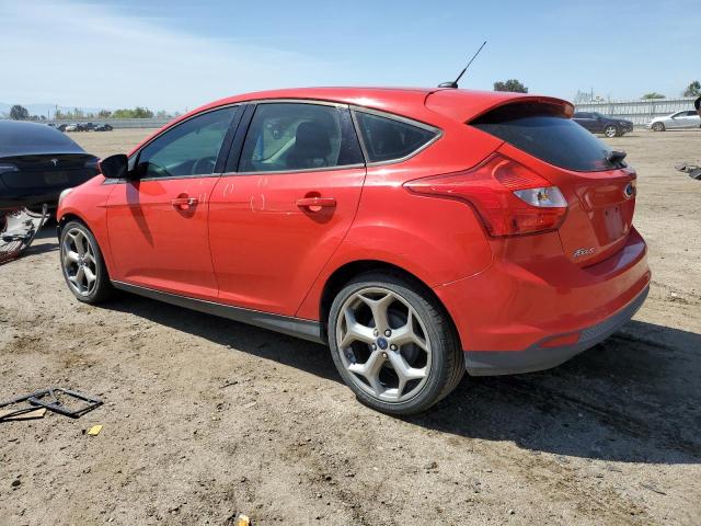 1FAHP3K2XCL175623 - 2012 FORD FOCUS SE RED photo 2