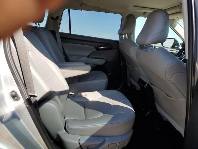 5TDGZRAH1MS085527 - 2021 TOYOTA HIGHLANDER XLE SILVER photo 10