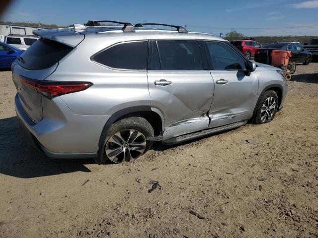 5TDGZRAH1MS085527 - 2021 TOYOTA HIGHLANDER XLE SILVER photo 3