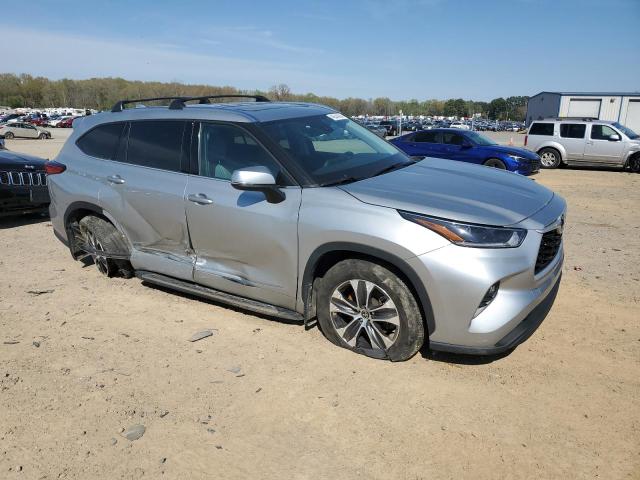 5TDGZRAH1MS085527 - 2021 TOYOTA HIGHLANDER XLE SILVER photo 4