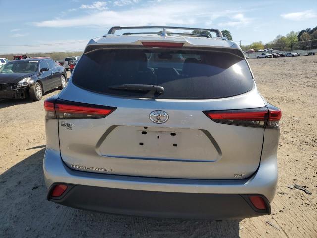 5TDGZRAH1MS085527 - 2021 TOYOTA HIGHLANDER XLE SILVER photo 6