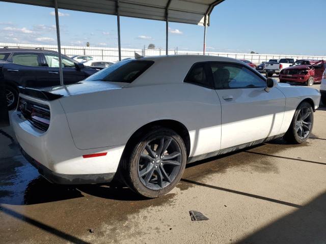 2C3CDZAG4JH280704 - 2018 DODGE CHALLENGER SXT WHITE photo 3