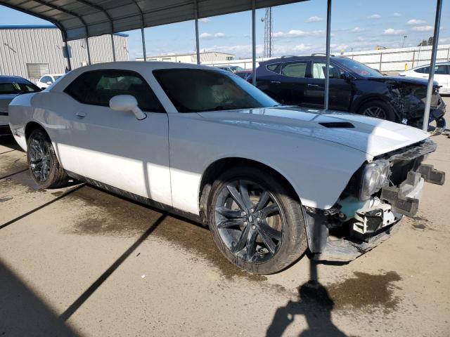 2C3CDZAG4JH280704 - 2018 DODGE CHALLENGER SXT WHITE photo 4