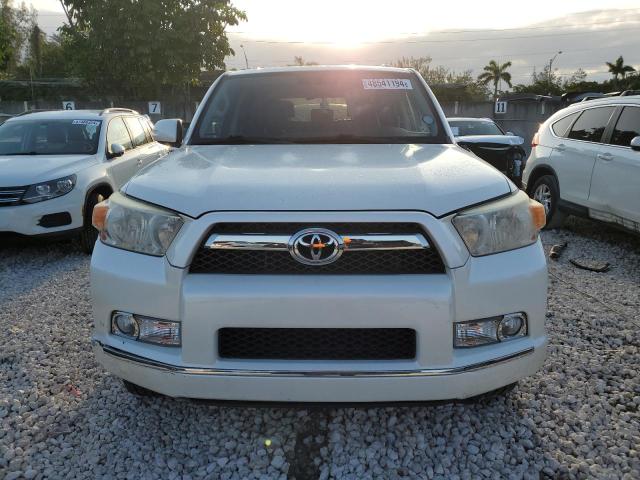 JTEBU5JR1C5107908 - 2012 TOYOTA 4RUNNER SR5 WHITE photo 5