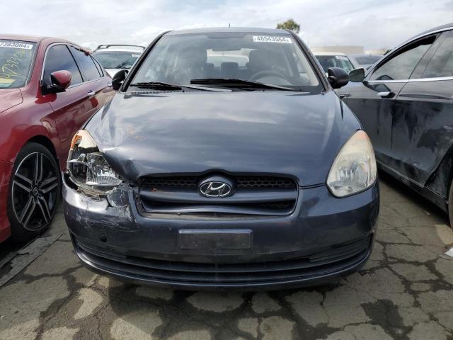 KMHCM36C98U072366 - 2008 HYUNDAI ACCENT GS GRAY photo 5